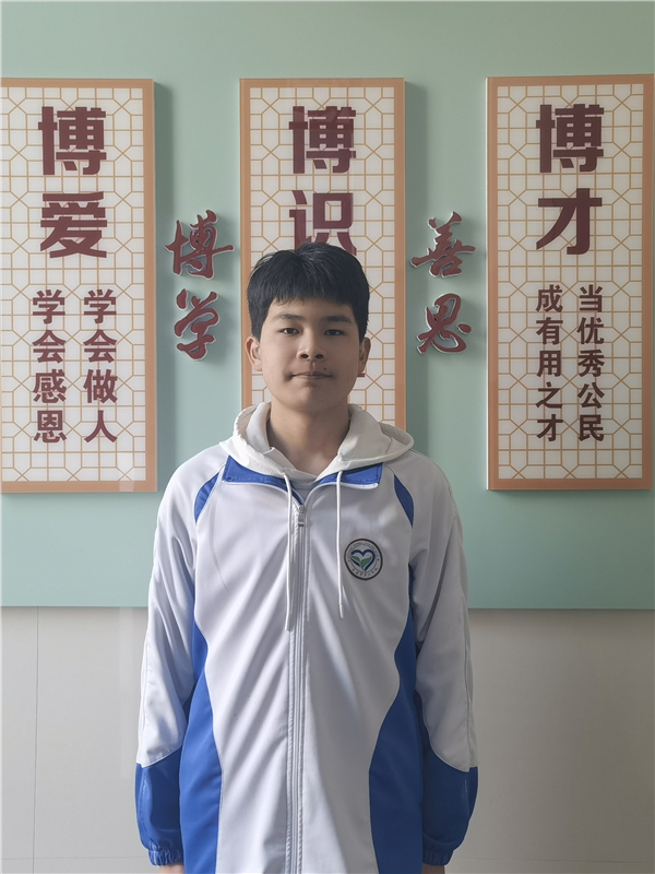 1694686956389311.jpg 刘骐源照片2_副本.jpg