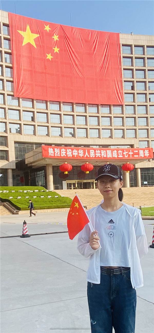 1694936922364689.jpg 生活照2十一升国旗.jpg