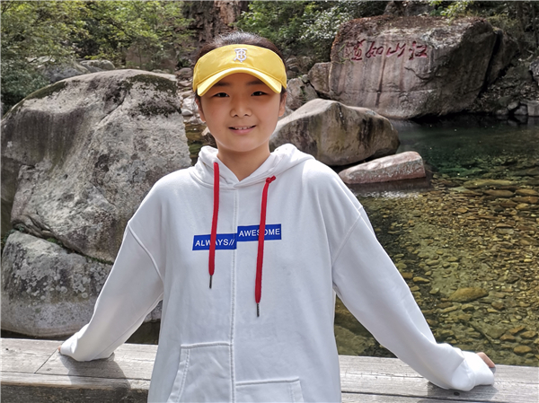 1694937773454923.jpg 3.高可馨生活照2.jpg
