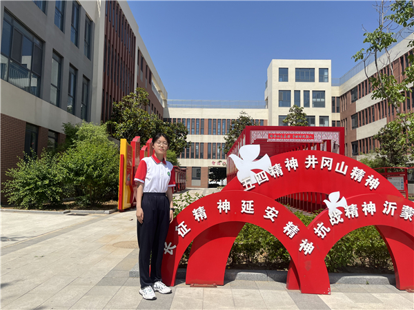 1694939653709414.jpg 满丁嘉生活照1.jpg